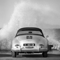 Quadro, stampa su tela. Gasoline Images, Ocean Waves Breaking on Vintage Beauties (BW dettaglio 2)