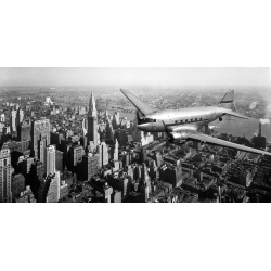 Leinwandbilder. DC-4 Flugzeug Im Flug über Manhattan, New York