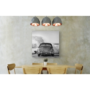 Cuadro de coches en canvas. Ocean Waves Breaking on Vintage Beauties