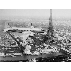 Leinwandbilder. Anonym, Flugzeug im Flug über Paris