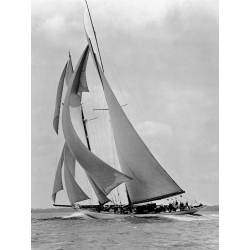 Cuadro en canvas, fotos de barcos. The Schooner Half Moon at Sail, 1910s