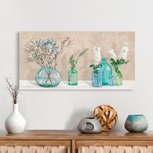 Blumenbilder auf Leinwand. Blumenkomposition mit Glasvasen